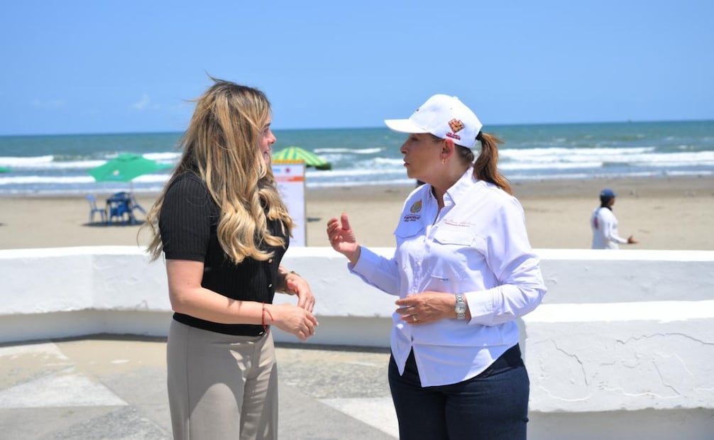 Rocío Nahle supervisa limpieza de crudo en playas de Boca del Río, Veracruz.
Foto: Especial.