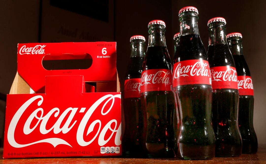 Durante décadas, Coca-Cola y los fabricantes de otras bebidas gaseosas han utilizado por lo general jarabe de maíz de alta fructosa o edulcorantes artificiales en sus productos fabricados en Estados Unidos. Foto: AP
