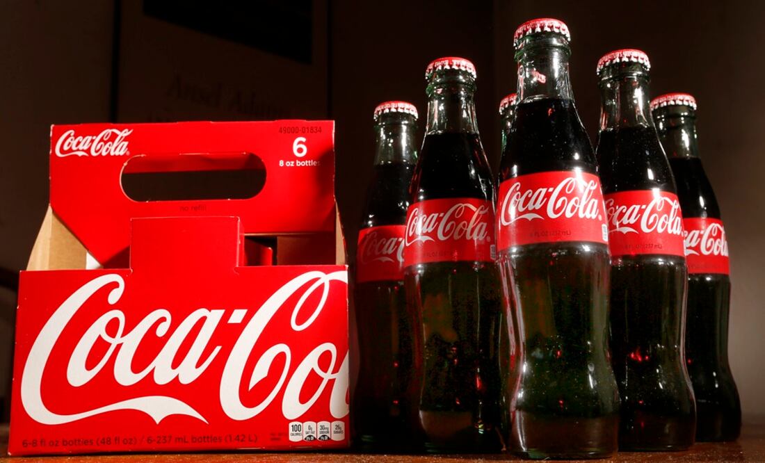 Durante décadas, Coca-Cola y los fabricantes de otras bebidas gaseosas han utilizado por lo general jarabe de maíz de alta fructosa o edulcorantes artificiales en sus productos fabricados en Estados Unidos. Foto: AP