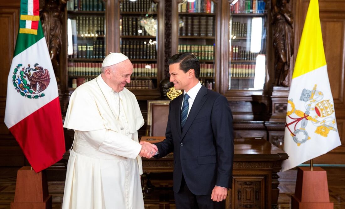 En el marco de la visita del Papa Francisco en México, el Presidente Enrique Peña Nieto y el Pontífice sostuvieron un encuentro privado en Palacio Nacional, donde se tomaron fotografías e intercambiaron obsequios.