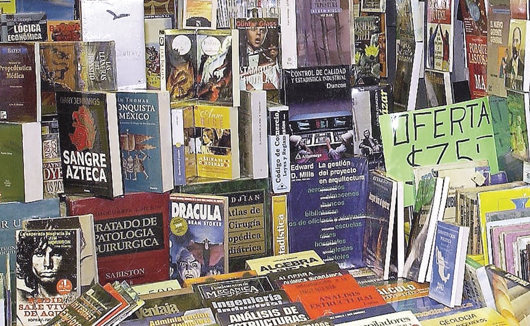 Puesto con libros pirata. Foto: Archivo  El Universal