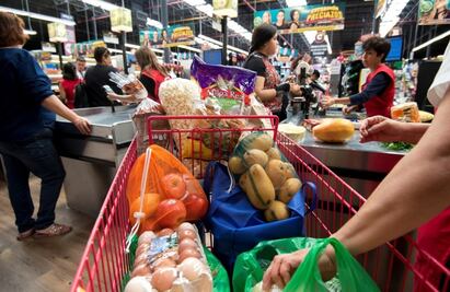 Avanza confianza del consumidor en agosto, reporta Inegi; liga dos meses al alza