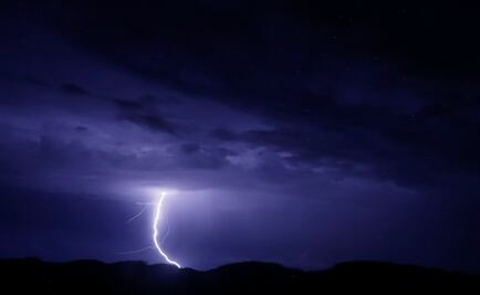 Lluvias derrumban casa y provocan apagones en Sonora