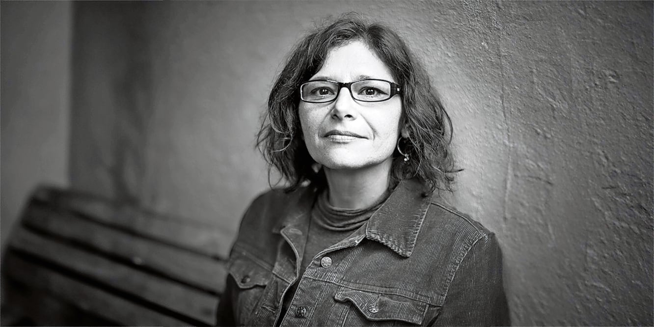 Gabriela también es educadora de adultos mayores, profesión que influyó en su novela. Foto: Random House