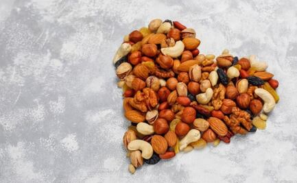 El fruto seco que debes consumir con cáscara porque mejora la absorción del colesterol bueno