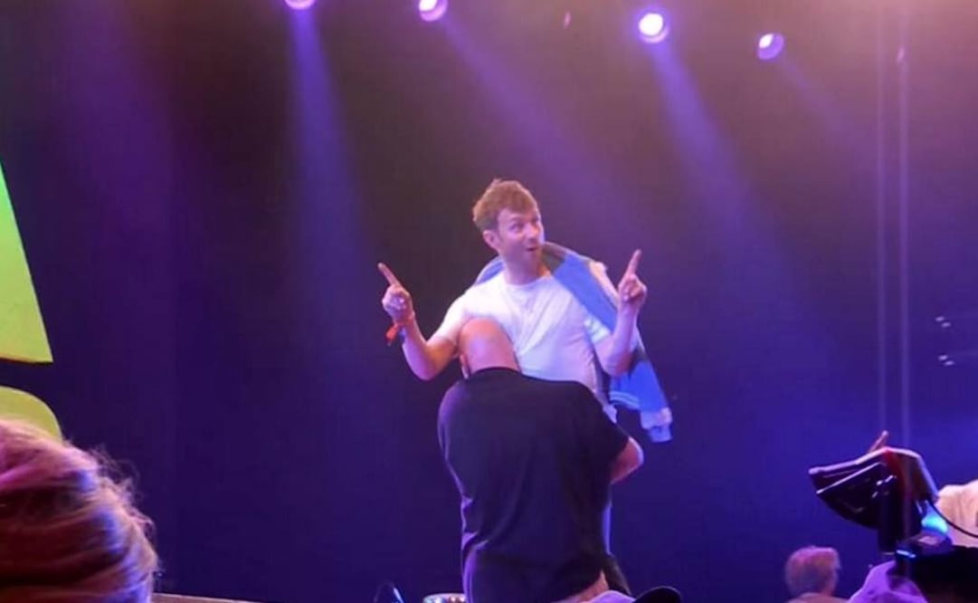 El vocalista de Blur fue escoltado afuera del escenario por los guardias del certamen. (FOTO: YouTube)