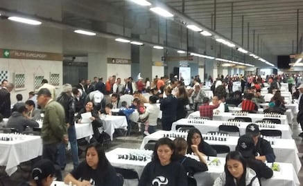 Realizan torneo de ajedrez en el Metro 