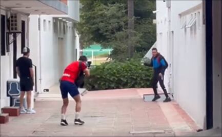 Chivas: El 'Pollo' Briseño le "disparó" a sus compañeros como parte de una broma