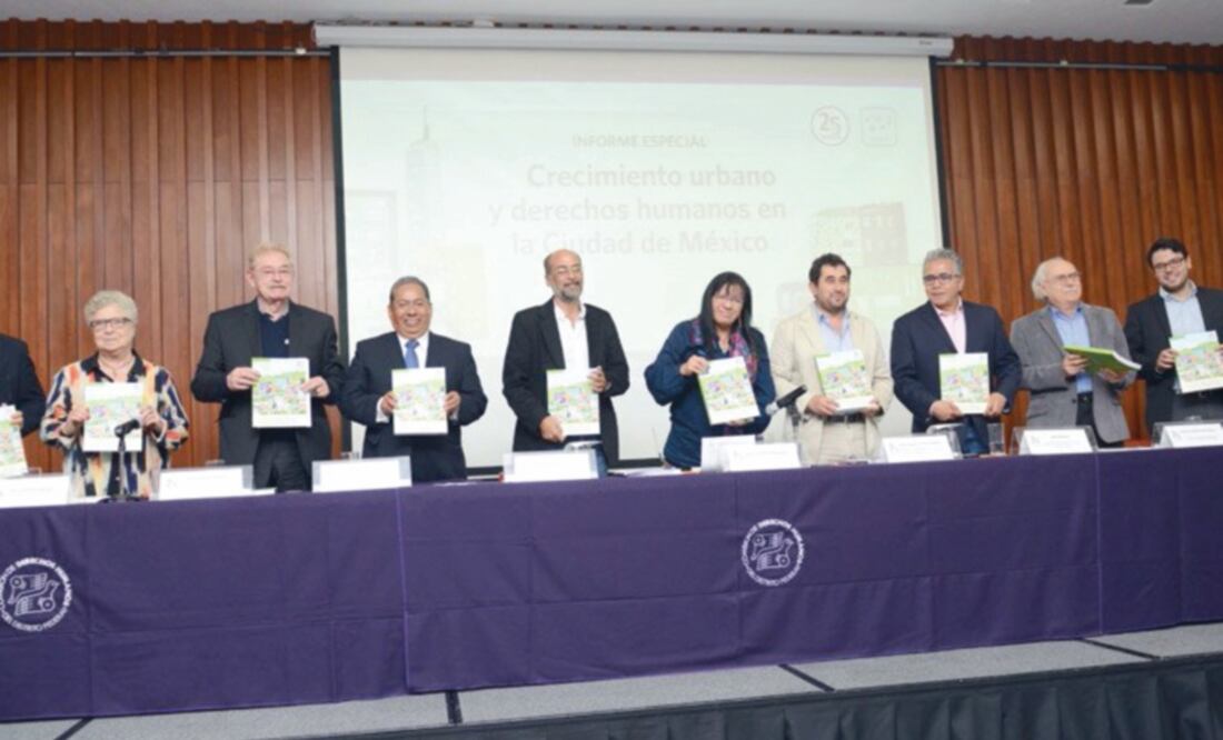 Nashieli Ramírez (centro), presidenta de la CDH local, durante la presentac ió n del Informe Especial sobre Crecimiento Urbano y Derechos Humanos. Foto: TOMADA DE TWITTER