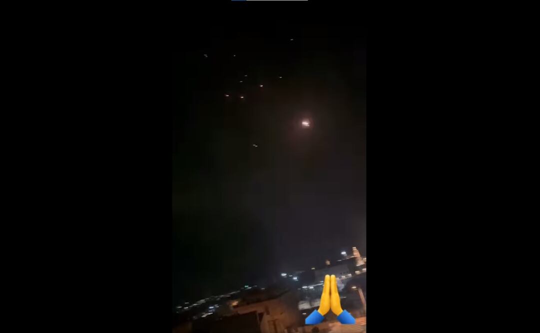 En una grabación, se observa cómo el cielo se ilumina intermitentemente por luces, que se trataría de los misiles lanzados por drones. Foto: Captura de video