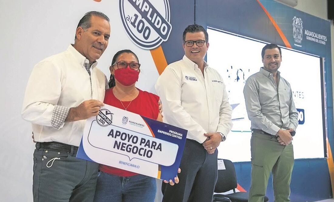 Martín Orozco destacó que se entregan entre mil y hasta 15 mil pesos a los beneficiarios del programa Emprendo Contigo. Foto: Especial