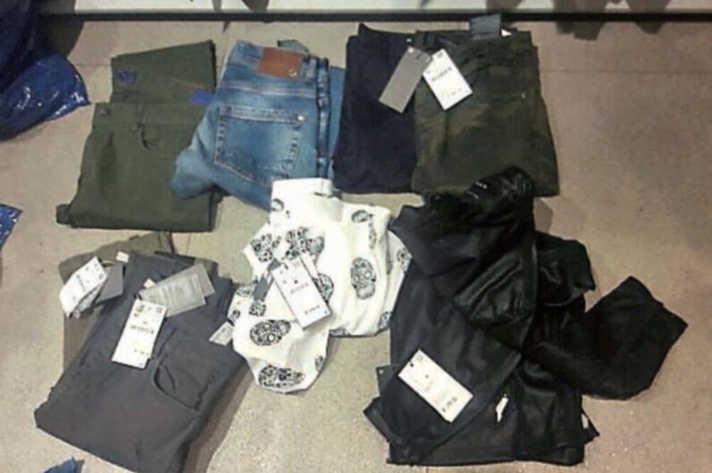 Saqueo. Una mujer robó prendas de vestir de una tienda de Perisur con un valor total de 21 mil 976 pesos. (CORTESÍA SSP)