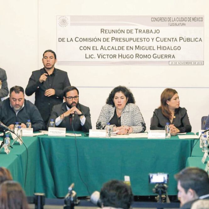 Reunión. El alcalde Víctor Hugo Romo acudió ante la Comisión de Presupuesto y Cuenta Pública en el Congreso local. Foto: ESPECIAL