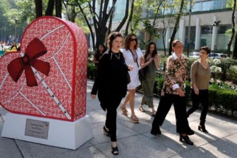 Corazones gigantes toman Paseo de la Reforma