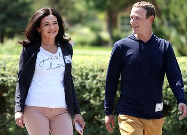 Desgastada relación con Zuckerberg y agotamiento: las claves en la salida de la número dos de Facebook