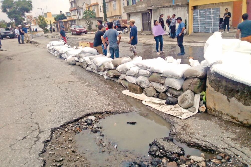 El desbordamiento del Carril de San Agustín, el miércoles, afectó más de 300 viviendas en Cuautitlán Izcalli. (ESPECIAL)