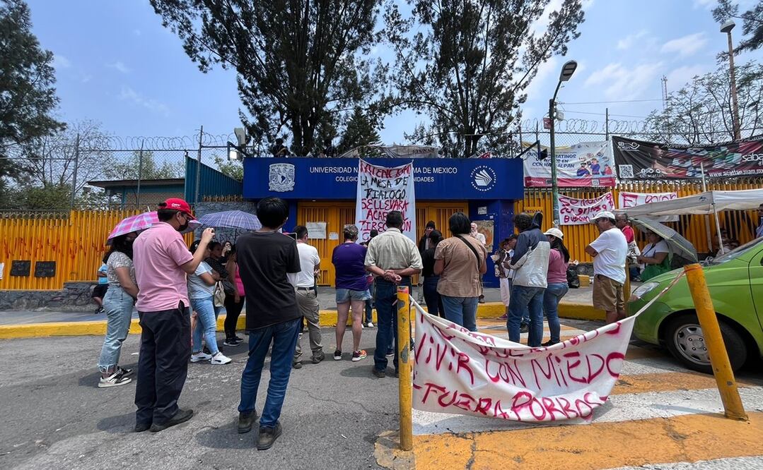 Los alumnos que mantienen tomadas las instalaciones del CCH en este municipio, en protesta por los hechos ocurridos el 8 de mayo, afirman que no se han cumplido las solicitudes del pliego petitorio. Foto: Arturo Contreras / EL UNIVERSAL