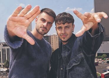 Adexe & Nau hacen clic con fans mexas