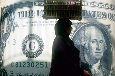 Alerta Banxico por inseguridad y políticas de EU