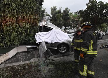 Calculan que Mustang que chocó en Periférico iba a más de 100 km/h