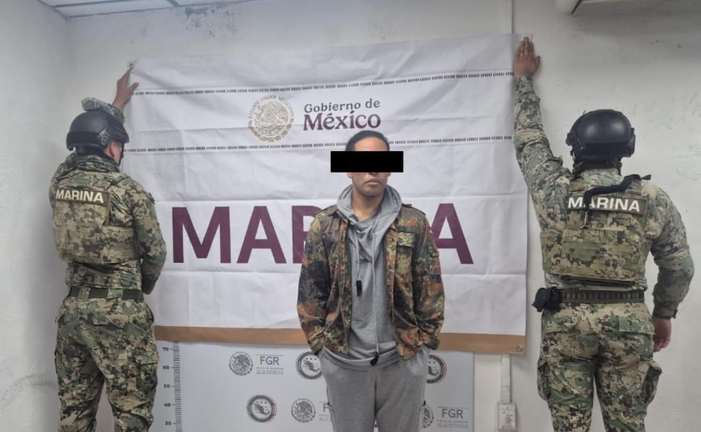 Semar y FGR aseguran un tigre de la especie “Phantera Tigris” en Puerto Vallarta este domingo 8 de febrero de 2026. Foto: Especial