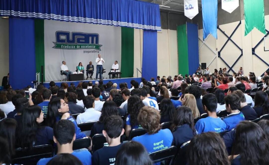 Gayosso se compromete a brindar apoyo a jóvenes universitarios para crear sus empresas