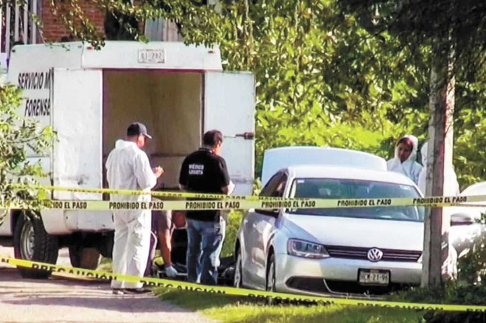 Testimonio. Vecinos de la colonia Benito Juárez dijeron que el auto con el cuerpo fue abandonado el lunes. Foto: ESPECIAL