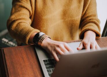 Trump lanza plan para acelerar la IA de EU; busca que sea sin "sesgo ideológico"