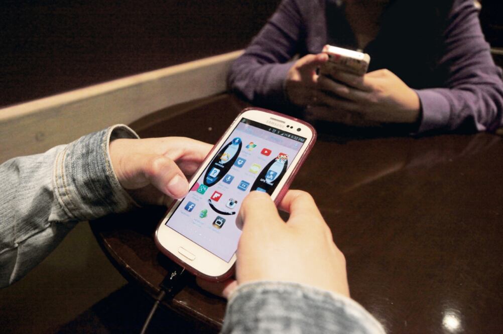 Pronóst ico. De acuerdo con la GSMA, la adopción de teléfonos inteligentes va a crecer en todos los países. Foto: ARCHIVO EL UNIVERSAL