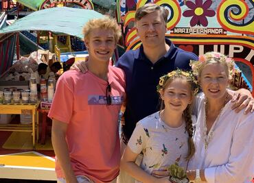 Landau tuitea por primera vez como embajador; presume paseo en CDMX