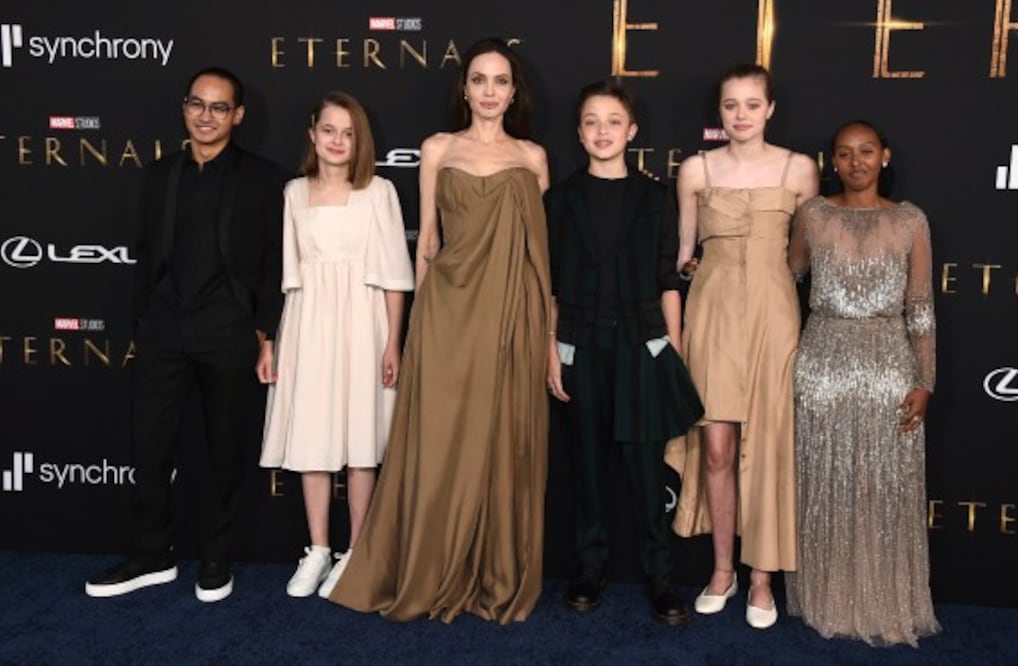 Vivienne (Izq. de Angelina) es la cuarta de los hijos del matrimonio en solicitar el cambio de nombre.