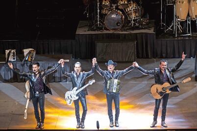 Los Tigres del Norte hacen del público sus jefes