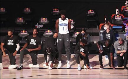 ¿Quién es el basquetbolista de la NBA que no se arrodilló en el himno?