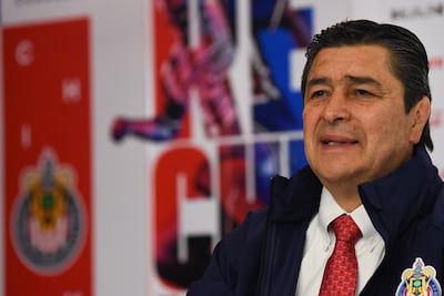 Luis Fernando Tena abre Twitter tras su ratificación como técnico de Chivas