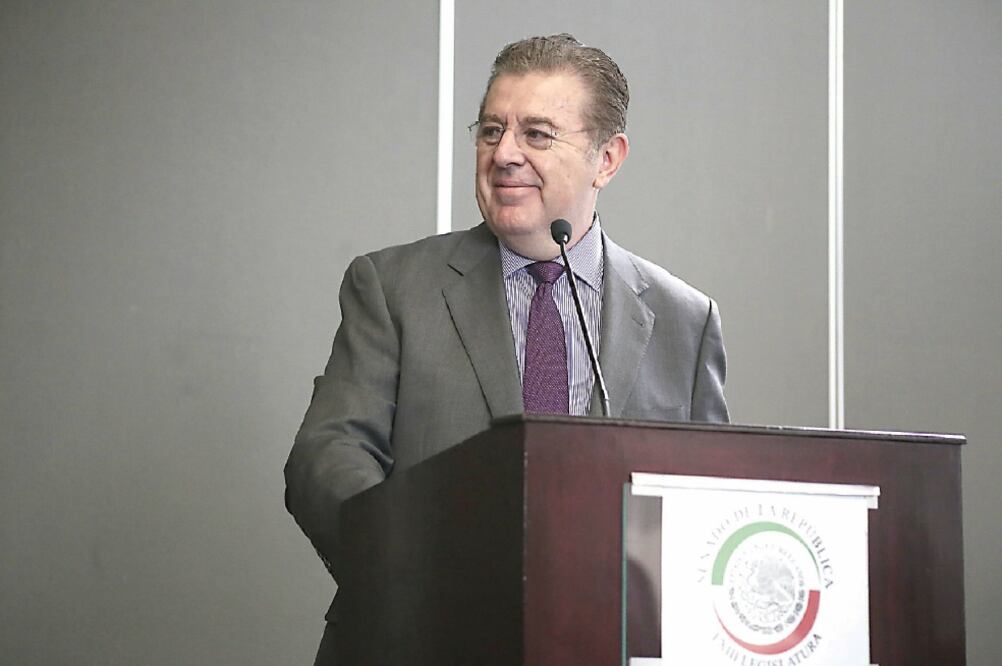 El senador Francisco Búrquez (PAN) presentó una iniciativa de reformas a la Constitución para cerrar la puerta al endeudamiento de todos los gobiernos (ARCHIVO EL UNIVERSAL)