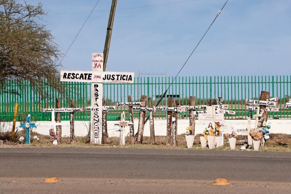 Las viudas piden certeza para que continúen los trabajos de rescate de los restos de 63 mineros que nunca fueron sacados del fondo de la mina. Foto: Francisco Rodríguez / EL UNIVERSAL