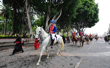 Recrean en Puebla paseo de Iturbide para celebrar 200 años del chile en nogada