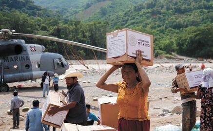 Ayuda llega por aire a la zona serrana de Veracruz; “Mi familia se me fue… no tengo casa”