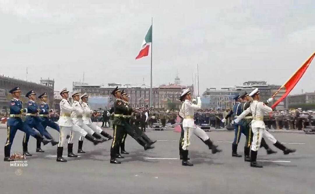 Delegación del Ejército Popular de Liberación de China marchando en el Desfile del 16 de septiembre en México. Foto: Twitter @EmbChinaMex
