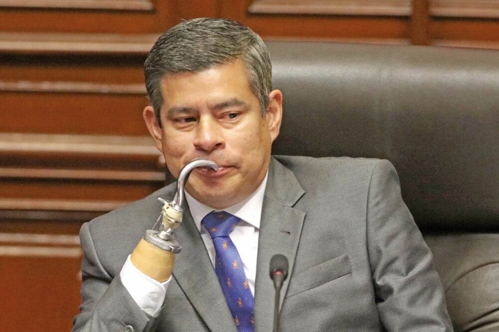 Político. Luis Galarreta, presidente del Congreso peruano, en una sesión para discutir el proceso de destitución del mandatario Pedro Pablo Kuczynski (GUADALUPE PARDO. REUTERS)