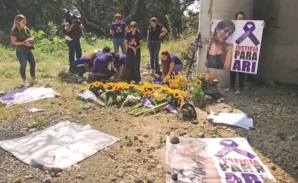 Llevan girasoles al lugar donde se encontró el cuerpo de Ariadna para recordarla