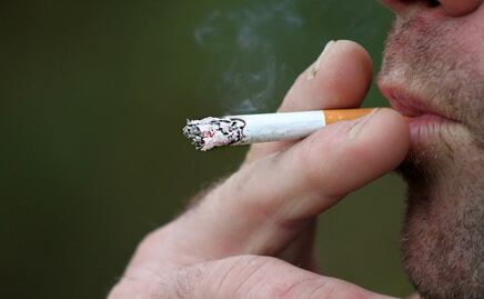 Reino Unido aprueba proyecto de ley que prohibiría a menores de 15 años comprar cigarros por el resto de sus vidas