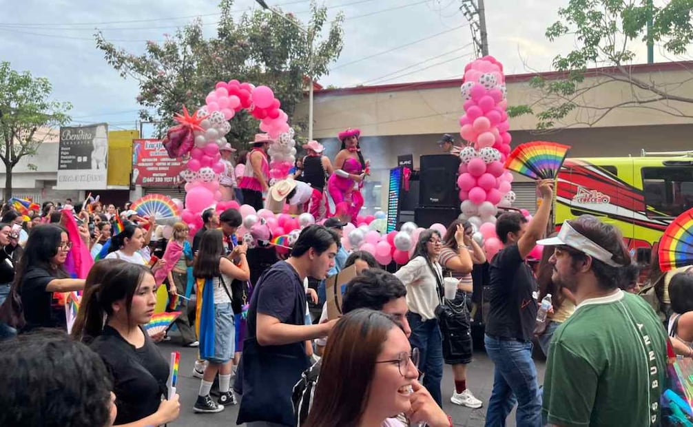 Durante el desfile participaron carros alegóricos amenizados con música. Foto: Javier Cabrera Martínez / EL UNIVERSAL