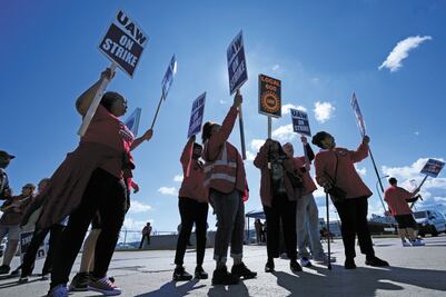 Sindicato automotriz de EU llega a acuerdo con Ford para acabar huelga