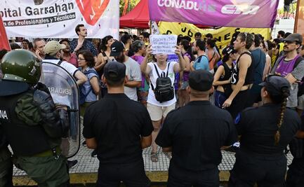 Ley ómnibus: reportan incidentes entre policía y manifestantes en alrededores del Congreso de Argentina