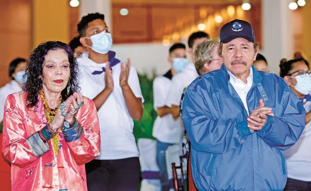 El presidente nicaragüense, Daniel Ortega, y su esposa, la vicepresidenta Rosario Murillo, en un evento en Managua, el lunes. Foto: AFP