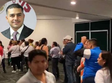 VIDEO: “Ya casi llego papucho”, seguidoras de García Harfuch hacen fila para foto con el ex secretario de Seguridad