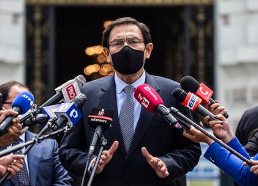 Investigarán aplicación de vacunas a altos funcionarios en Perú, incluyendo al expresidente Martín Vizcarra