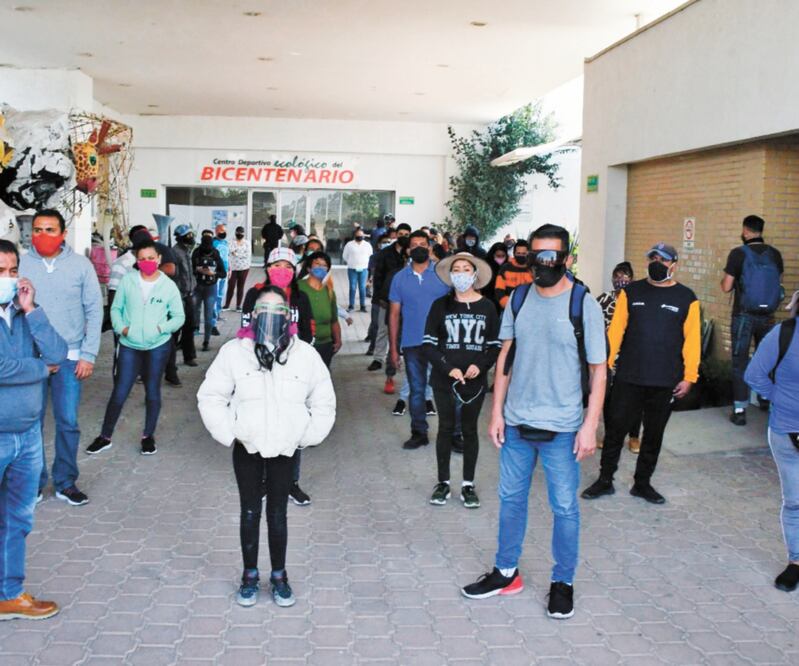 Habitantes de Neza acudieron al hospital para impedir su cierre. ESPECIAL