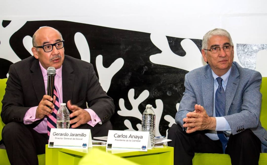 Gerardo Jaramillo, director general de Educal, y Carlos Anaya, presidente de la Caniem, durante el anuncio. (FOTO: Areli Martínez)